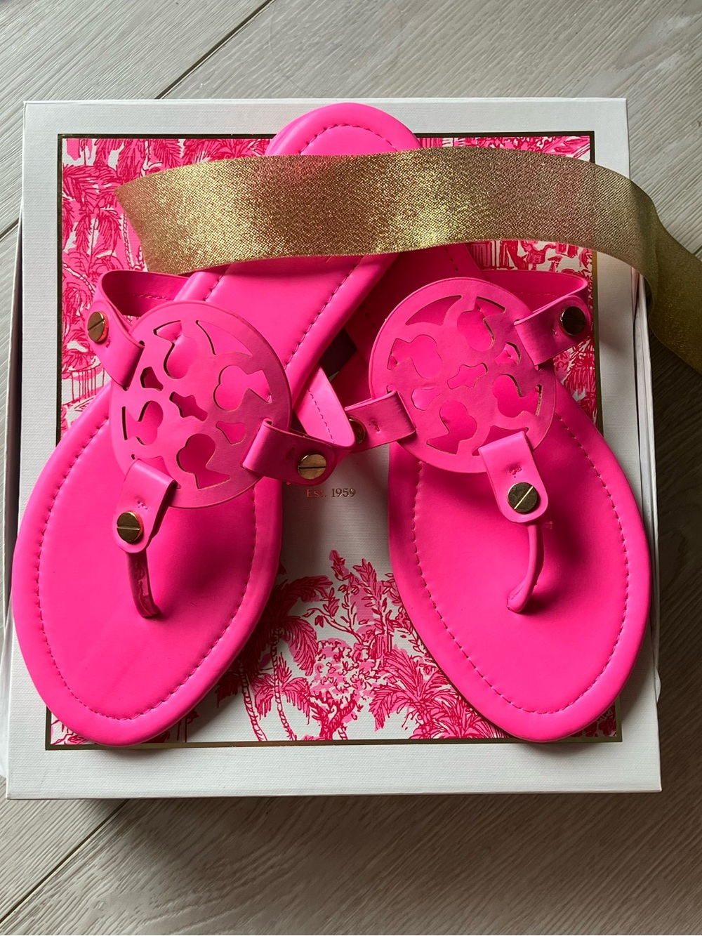 New Women's Bright Pink Double T Medallion Faux Leather Sandal